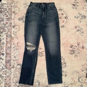 NWOT Hollister Ultra High Rise Mom Jeans Size 00